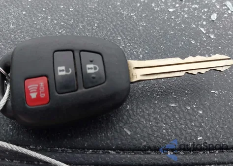 2018 Toyota Highlander Le z USA, uszkodzony, nr VIN 5TDZARFH1JS035215